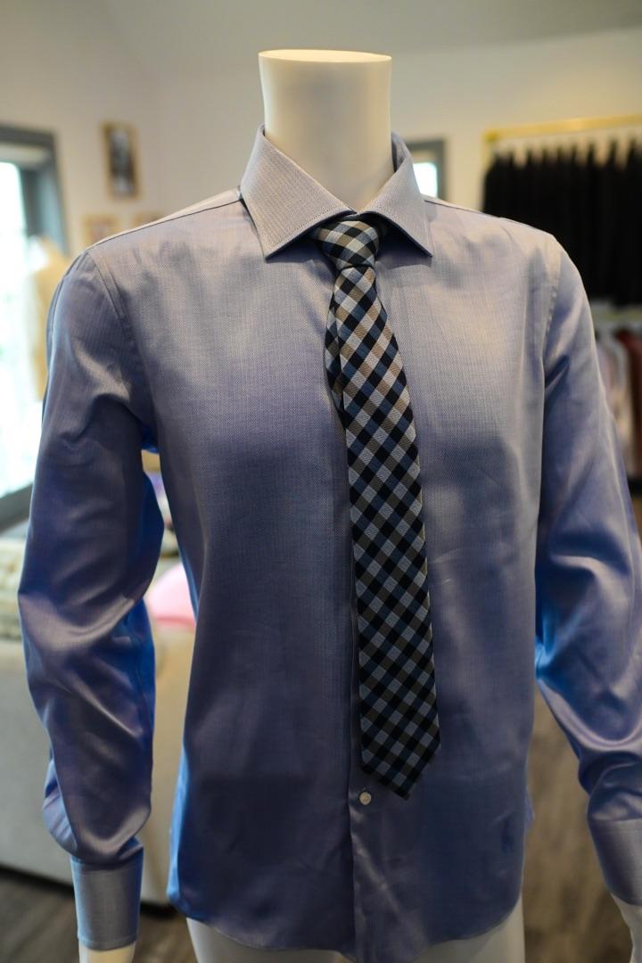 Lavender-blue bespoke dress shirt on dress form with navy gingham check tie, close-fit shoulders and collar
